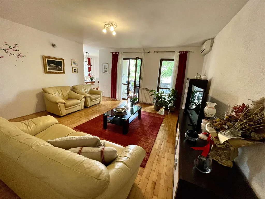 Two-Bedroom Apartment in Rovinj with Parking