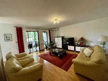 Two-Bedroom Apartment in Rovinj with Parking