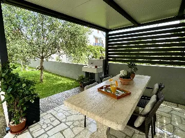 Two-Bedroom Apartment in Rovinj with Parking