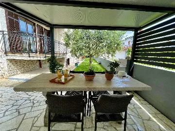 Two-Bedroom Apartment in Rovinj with Parking