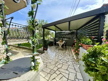 Two-Bedroom Apartment in Rovinj with Parking