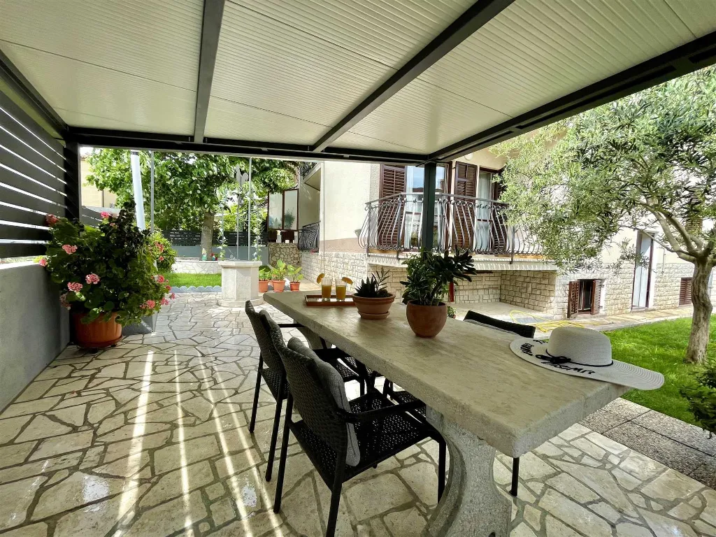 Two-Bedroom Apartment in Rovinj with Parking