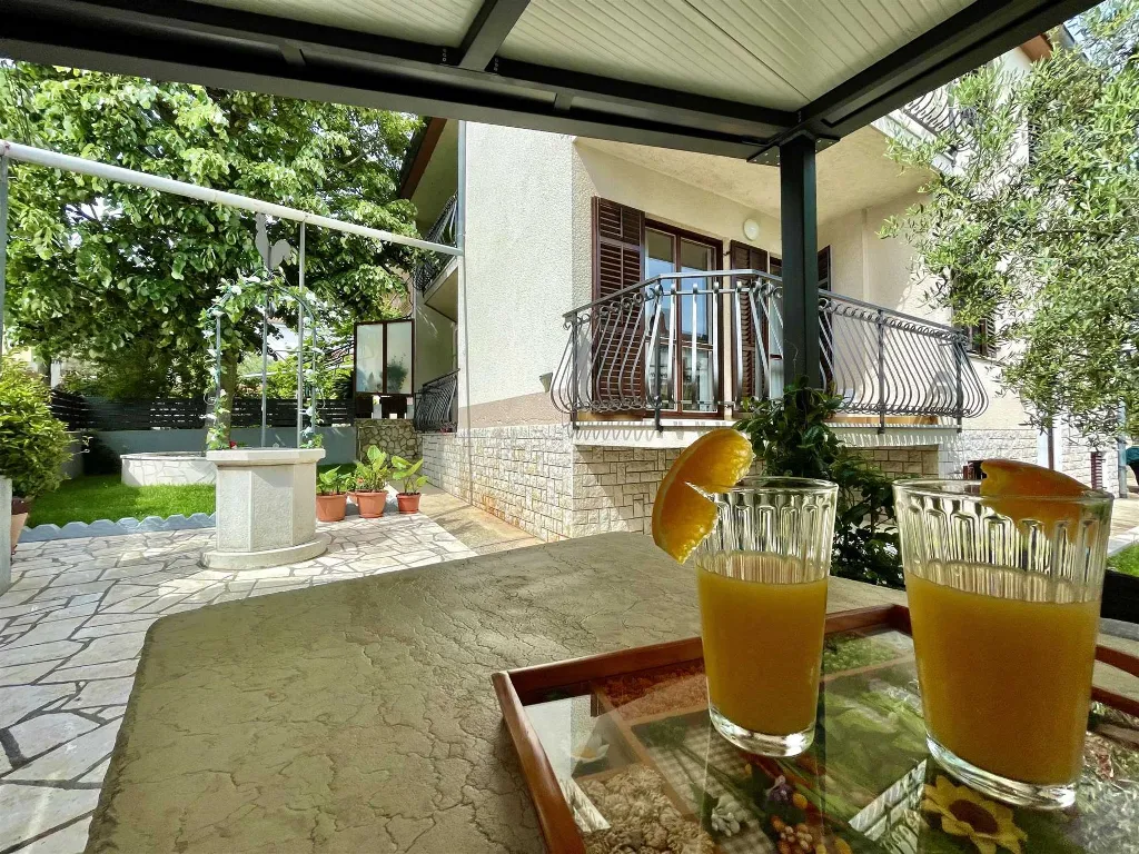 Two-Bedroom Apartment in Rovinj with Parking