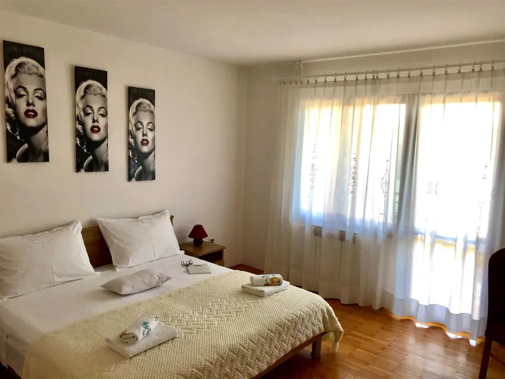 Two-Bedroom Apartment in Rovinj with Parking