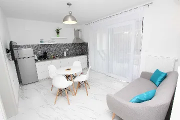 Two-Bedroom Apartment in Rovinj with Parking