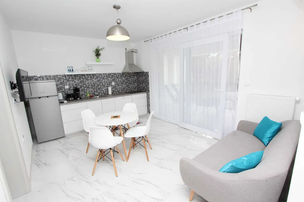 Two-Bedroom Apartment in Rovinj with Parking