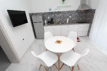 Two-Bedroom Apartment in Rovinj with Parking