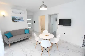 Two-Bedroom Apartment in Rovinj with Parking