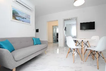 Two-Bedroom Apartment in Rovinj with Parking