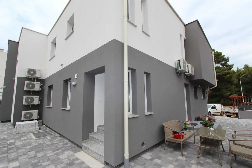 Two-Bedroom Apartment in Rovinj with Parking