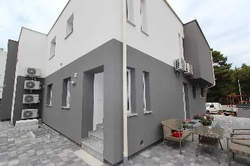 Two-Bedroom Apartment in Rovinj with Parking