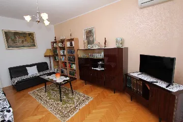 Two-Bedroom Apartment in Rovinj with Parking