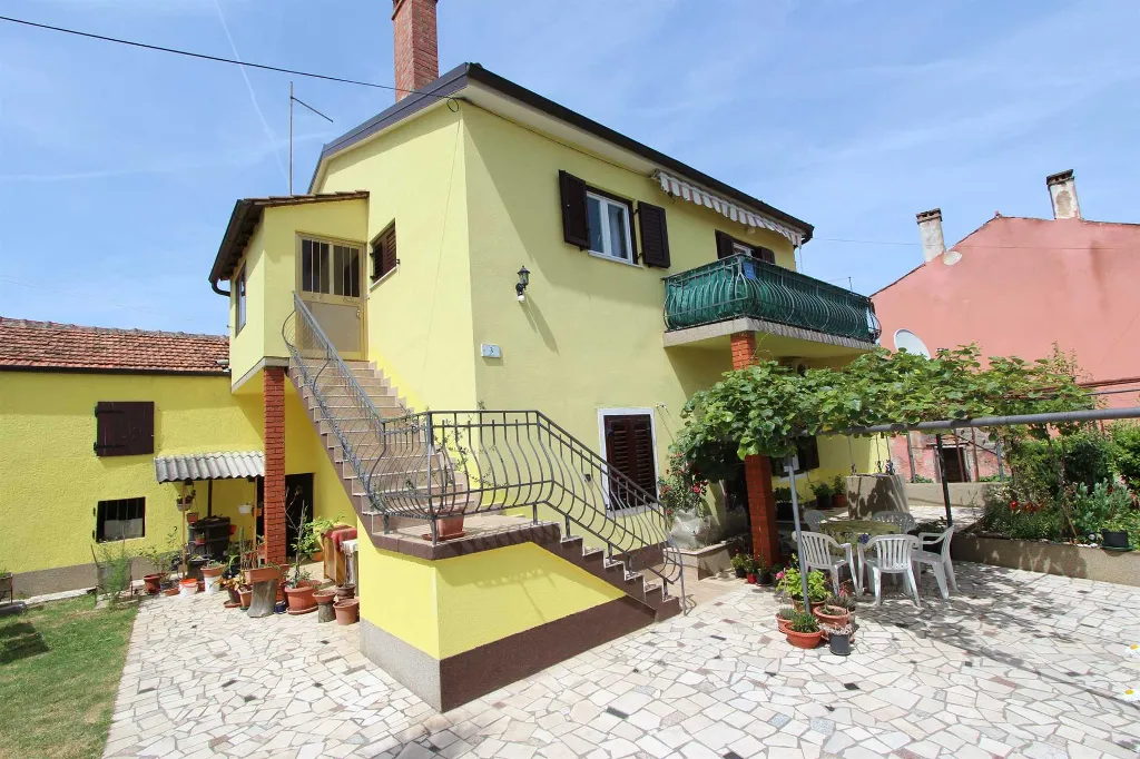 Two-Bedroom Apartment in Rovinj with Parking