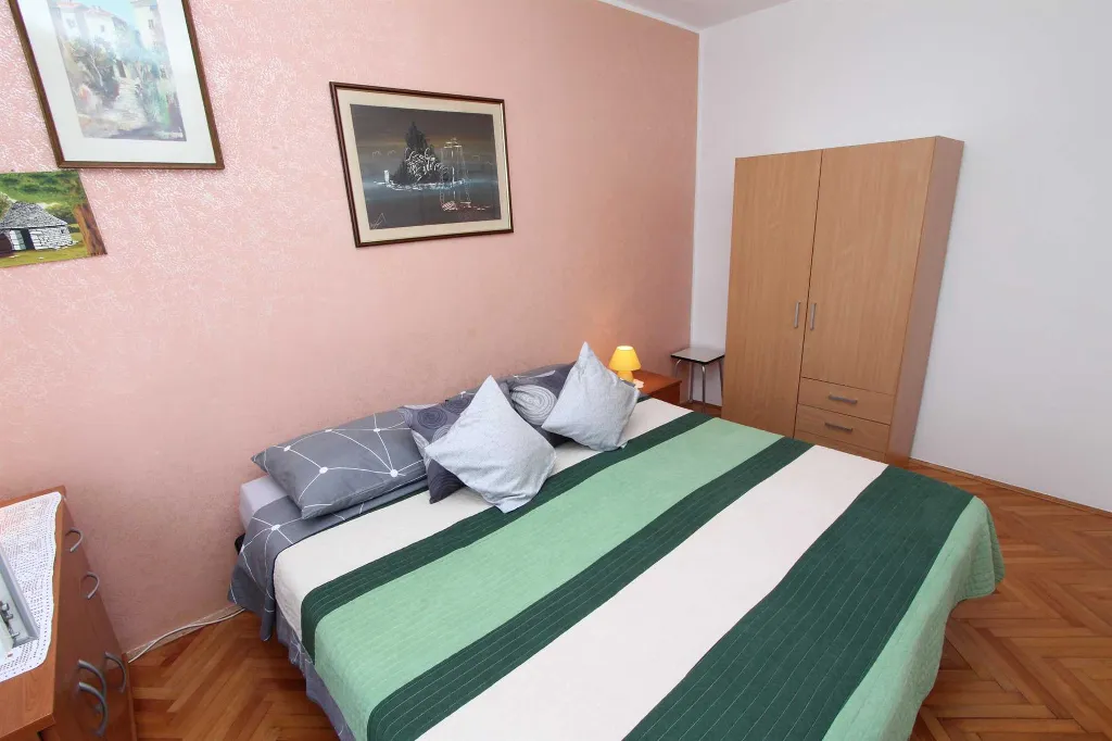 Two-Bedroom Apartment in Rovinj with Parking