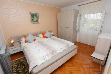 Two-Bedroom Apartment in Rovinj with Parking