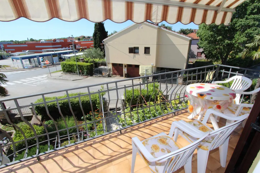 Two-Bedroom Apartment in Rovinj with Parking