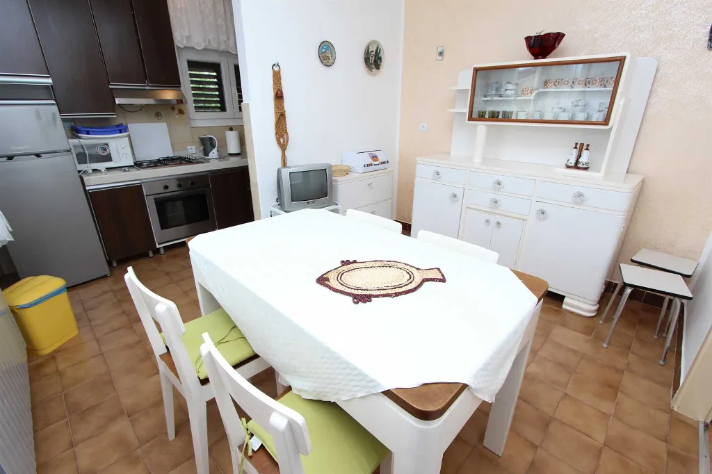 Two-Bedroom Apartment in Rovinj with Parking