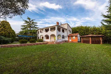 Three-Bedroom Apartment in Pula for 8 Guests