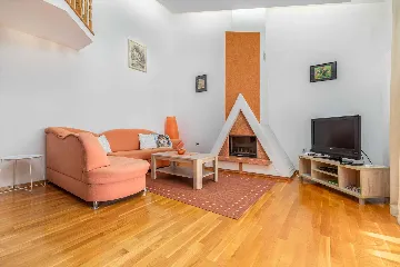 Three-Bedroom Apartment in Pula for 8 Guests