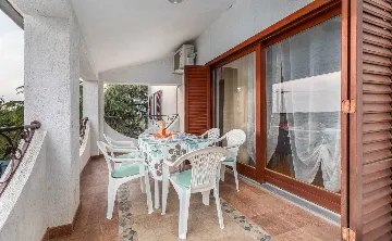 Three-Bedroom Apartment in Pula for 8 Guests