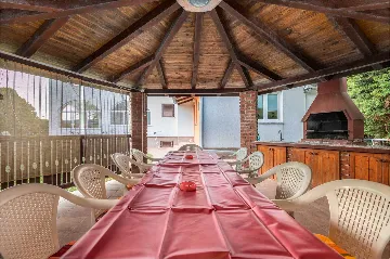 Three-Bedroom Apartment in Pula for 8 Guests