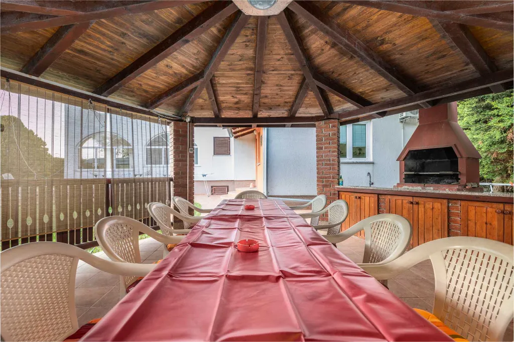 Three-Bedroom Apartment in Pula for 8 Guests