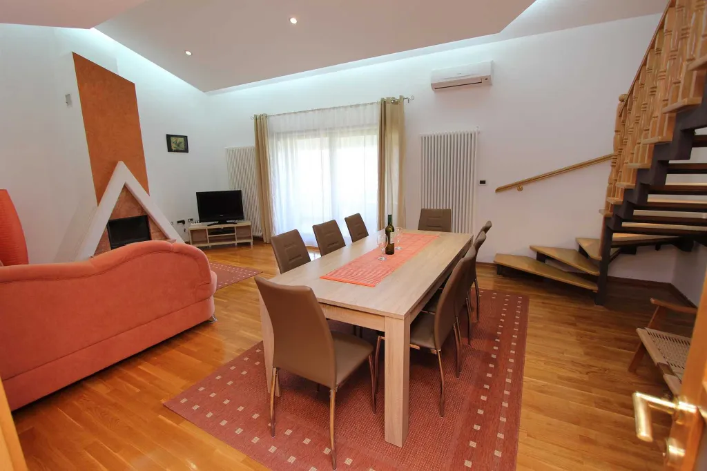 Three-Bedroom Apartment in Pula for 8 Guests
