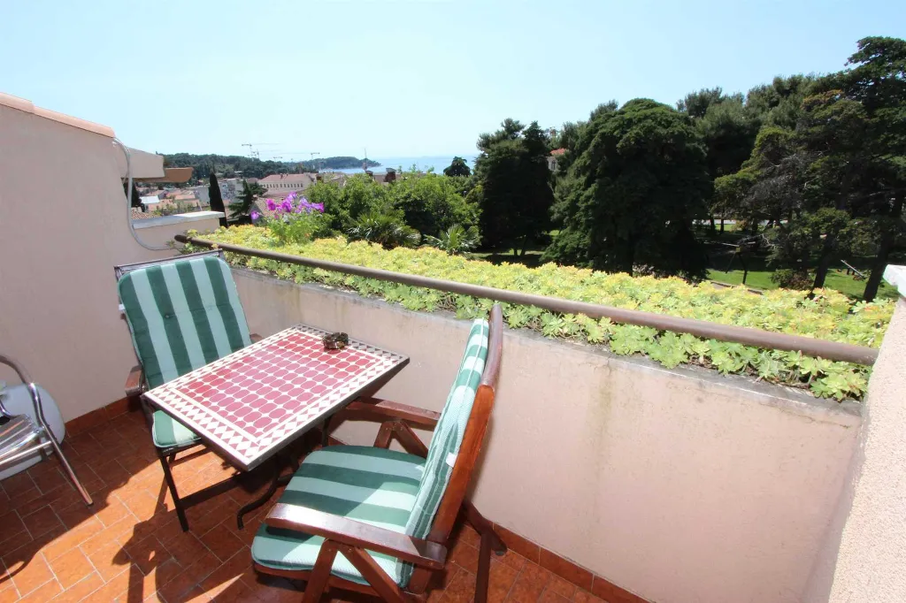 Double Room with Balcony and Sea View in Rovinj