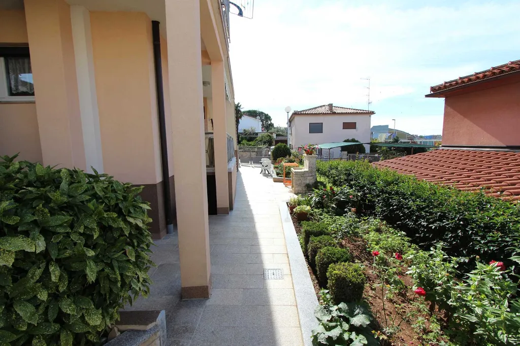 One-Bedroom Apartment in Rovinj for Up to 4 Guests