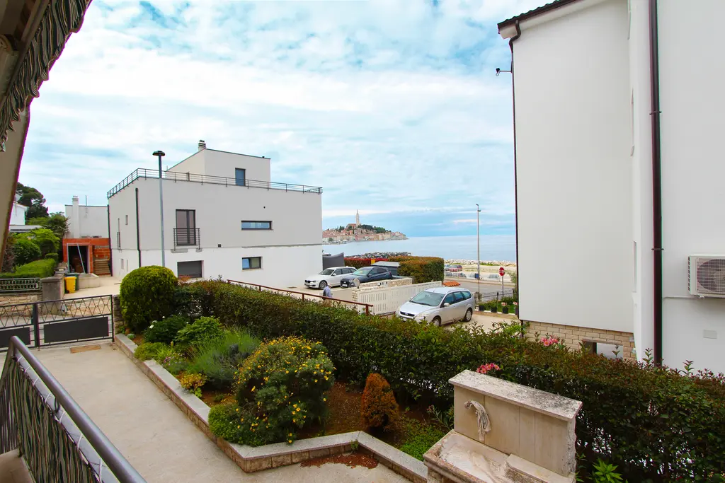 One-Bedroom Apartment in Rovinj for Up to 4 Guests