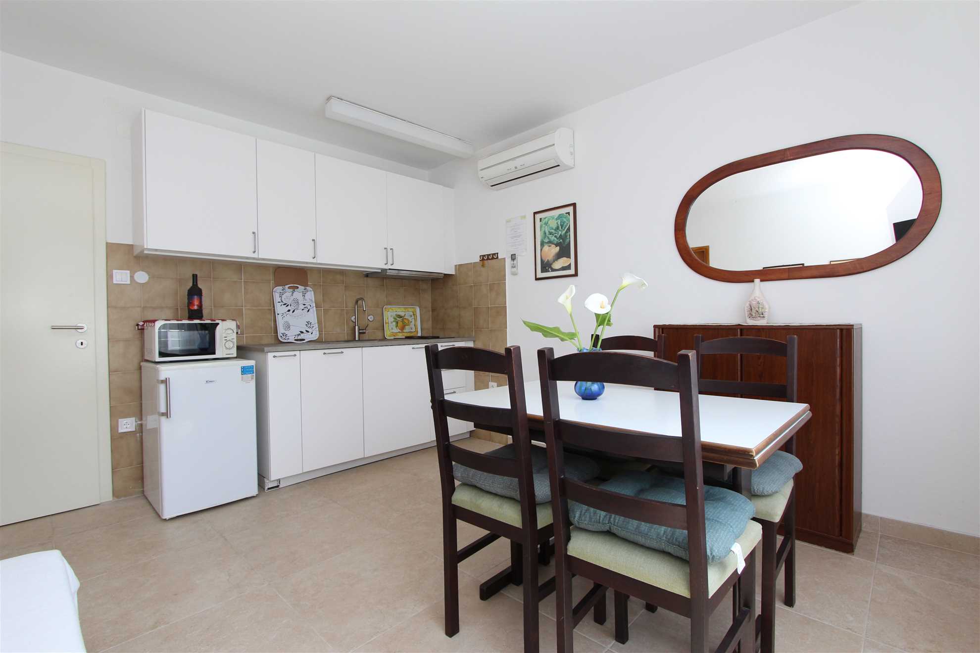 BELLA VISTA One-Bedroom Apartment 1