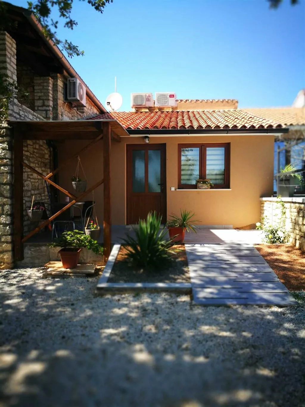 One-Bedroom Apartment with Shared Pool in Pilkovići