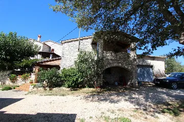 One-Bedroom Apartment with Shared Pool in Pilkovići