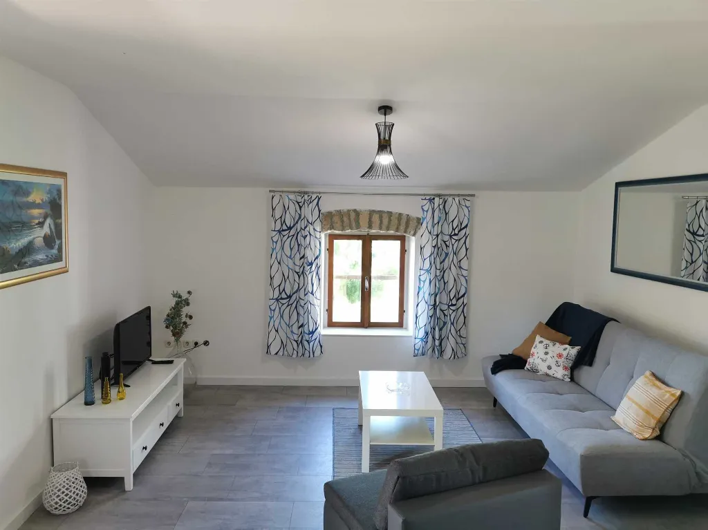One-Bedroom Apartment in Pilkovići with Shared Pool
