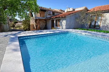 One-Bedroom Apartment with Shared Pool in Pilkovići