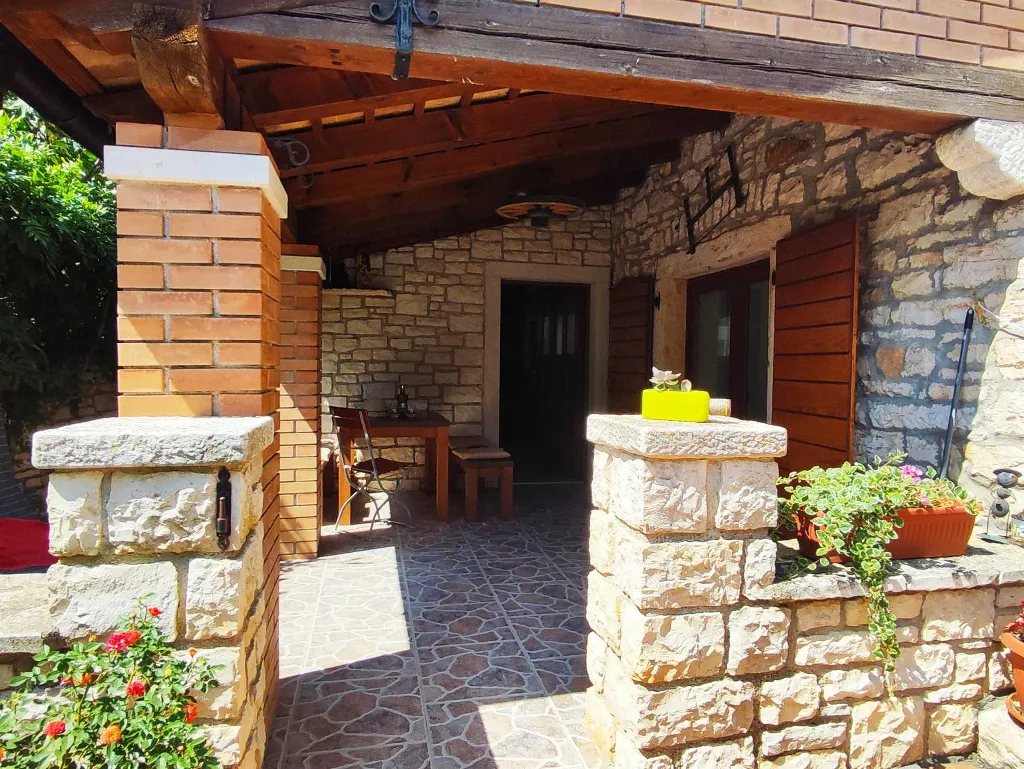 One-Bedroom Apartment with Shared Pool in Pilkovići