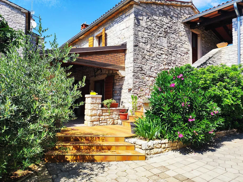One-Bedroom Apartment with Shared Pool in Pilkovići