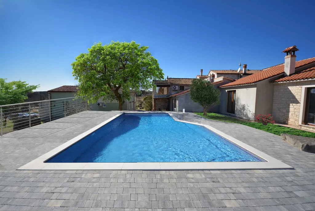 One-Bedroom Apartment with Shared Pool in Pilkovići