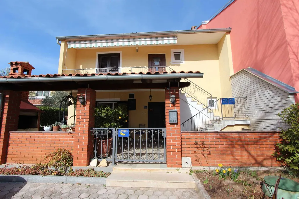 Two-Bedroom Apartment in Rovinj with Parking
