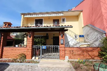 Two-Bedroom Apartment in Rovinj with Parking