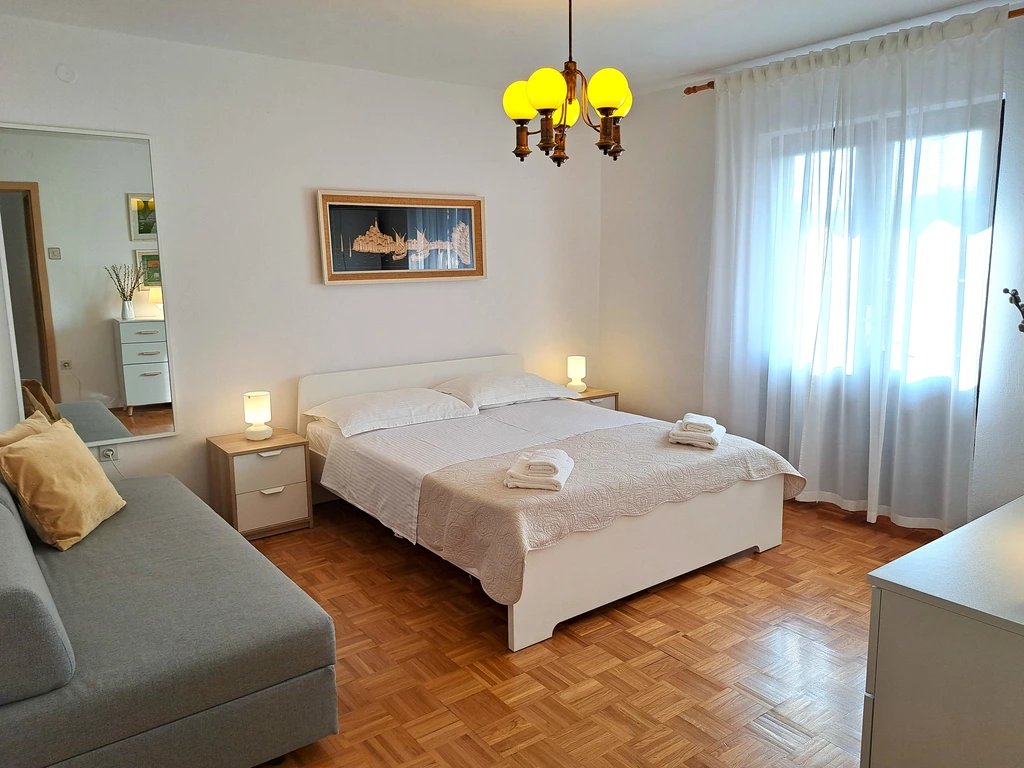 Two-Bedroom Apartment in Rovinj with Parking