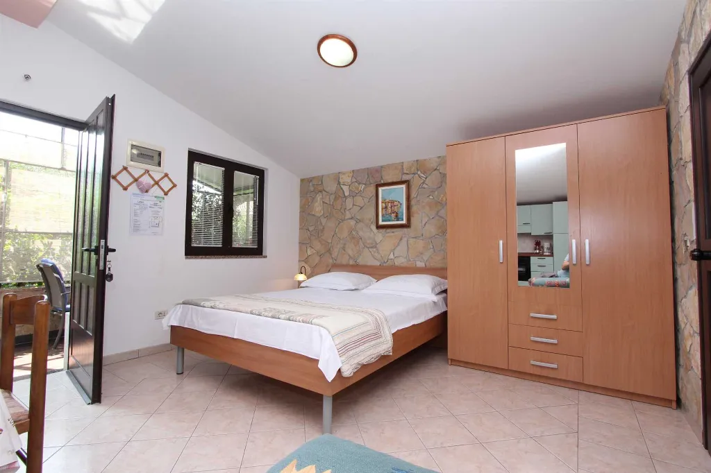 Studio Apartment for 2 Guests in Rovinj with Terrace