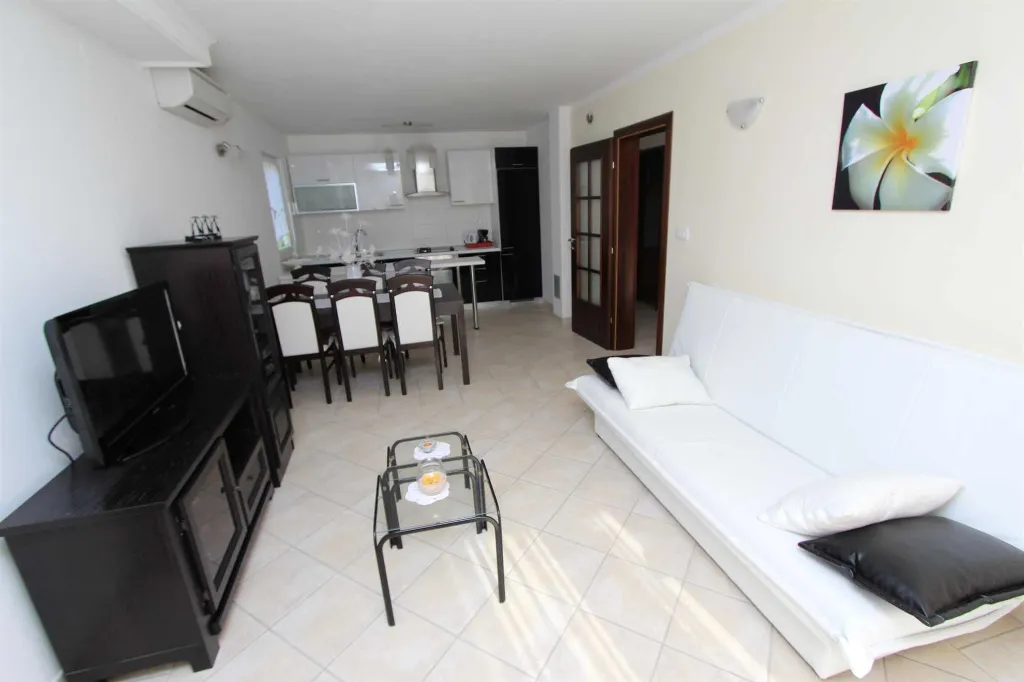 Two-Bedroom Apartment with Terrace in Rovinj