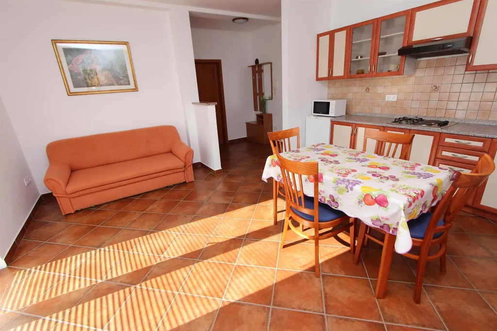 One-Bedroom Apartment in Rovinj for Up to 4 Guests