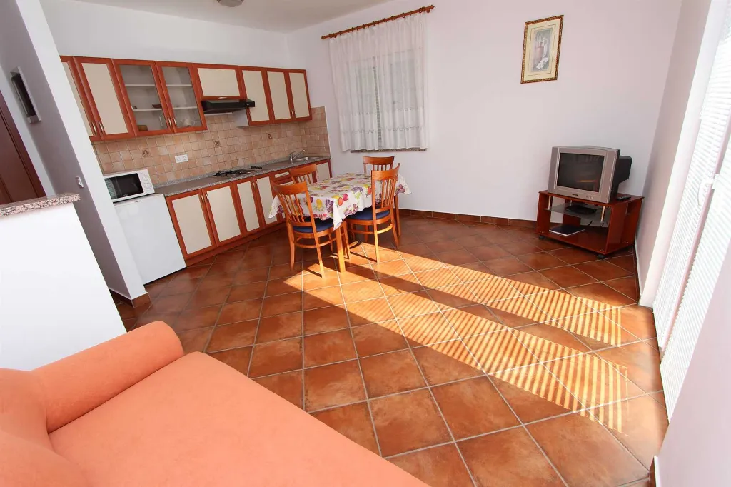One-Bedroom Apartment in Rovinj for Up to 4 Guests