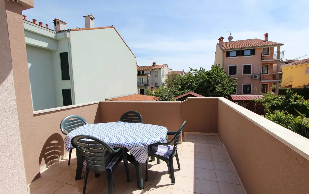 One-Bedroom Apartment in Rovinj for Up to 4 Guests