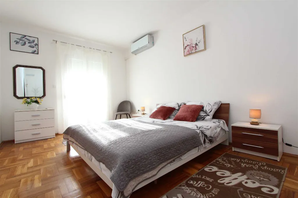 One-Bedroom Apartment in Rovinj for Up to 4 Guests