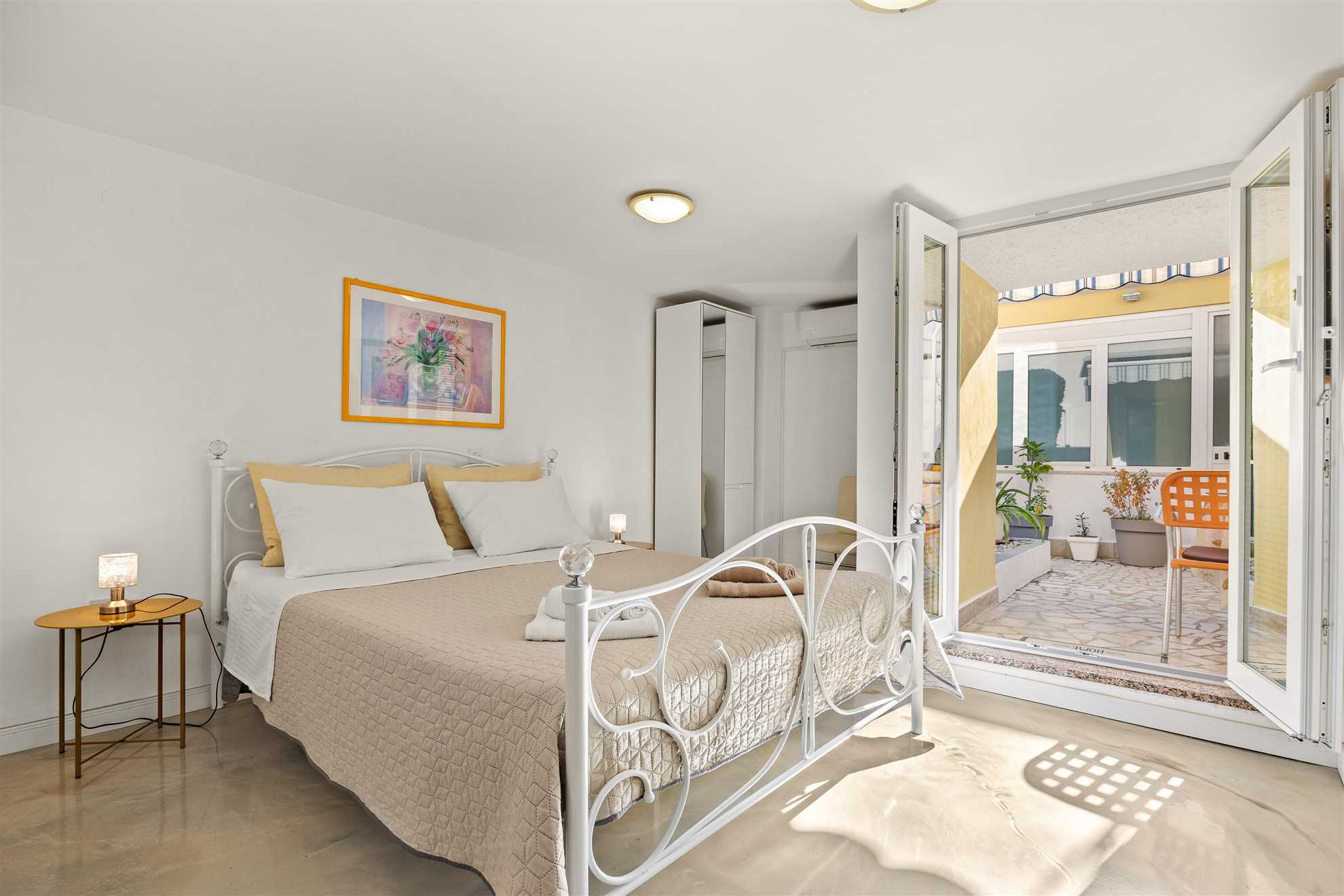 KNEZOVIC Studio 2 (Z)