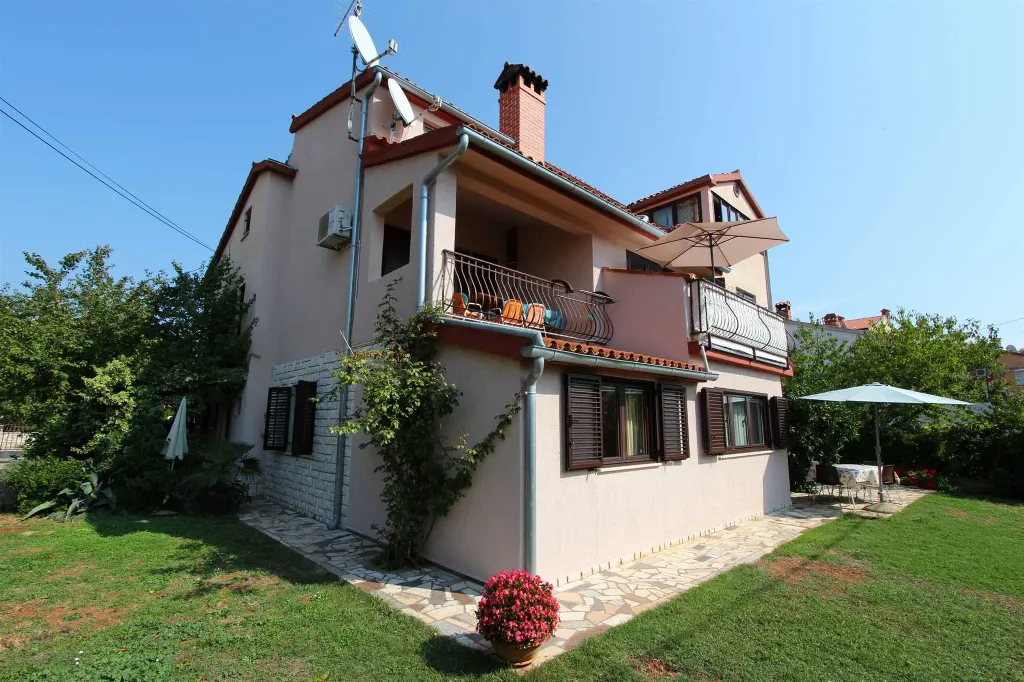 Two-Bedroom Apartment for 5 Guests in Rovinj