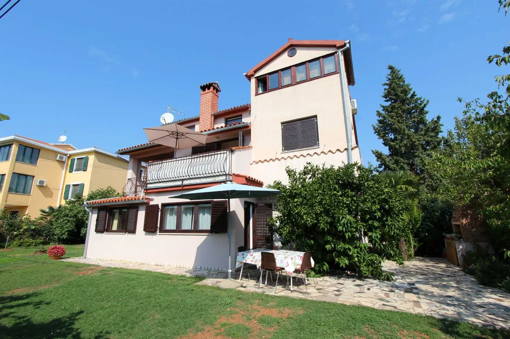 Two-Bedroom Apartment for 5 Guests in Rovinj